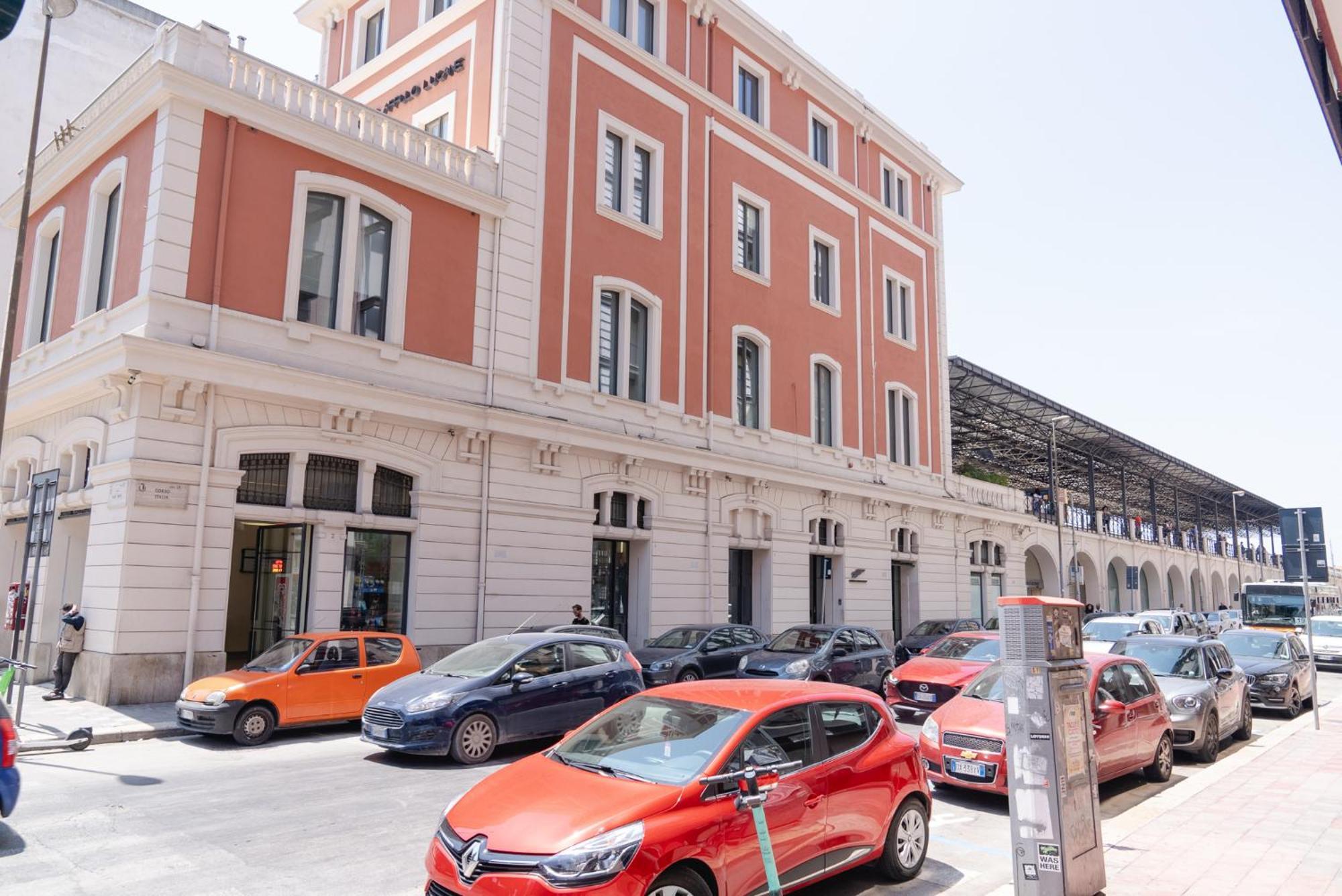 Shl _ Grandi Stazioni _ Bari Centrale Buitenkant foto